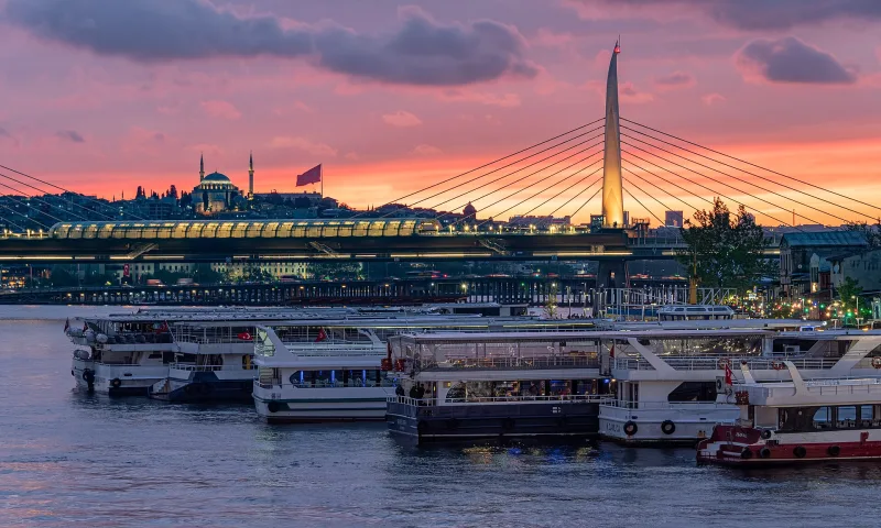Le pont métropolitain de la Corne d'Or à Istanbul — guide du Haliç Köprüsü